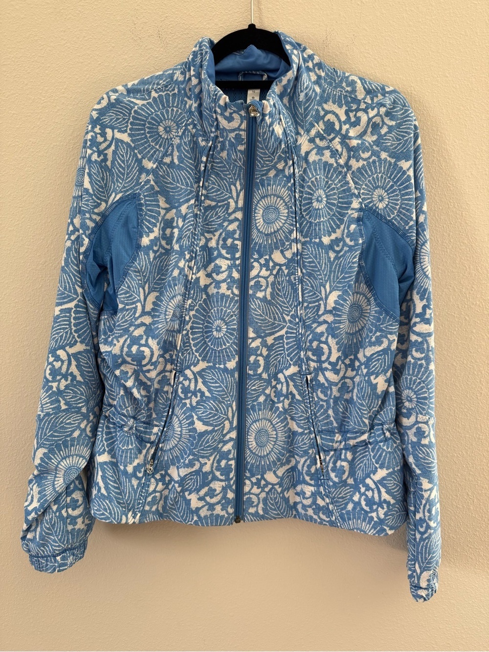 Lululemon Travel to Track Blue Floral Print Women's Jacket size 10 - Picture 6 of 13